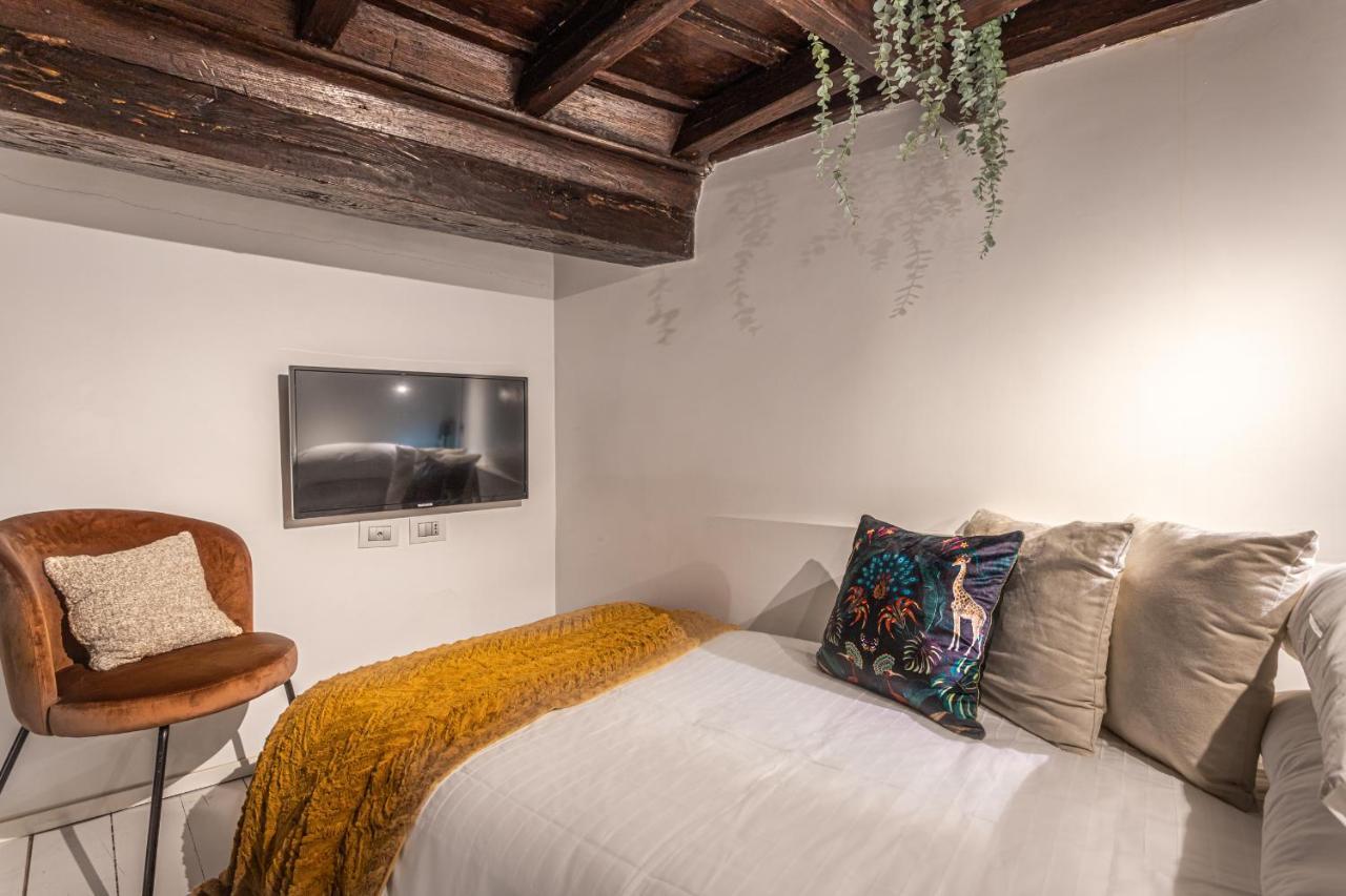 Lucrezia Apartment - Close To Piazza Navona Рим Екстер'єр фото