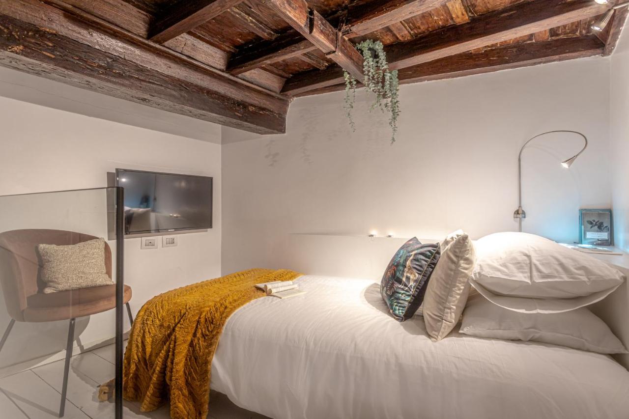 Lucrezia Apartment - Close To Piazza Navona Рим Екстер'єр фото