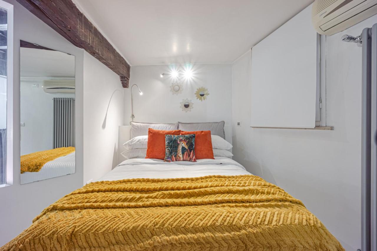 Lucrezia Apartment - Close To Piazza Navona Рим Екстер'єр фото