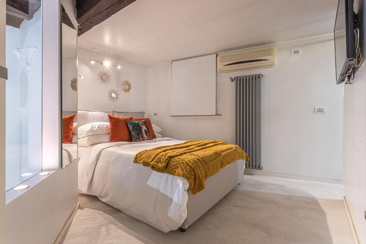 Lucrezia Apartment - Close To Piazza Navona Рим Екстер'єр фото